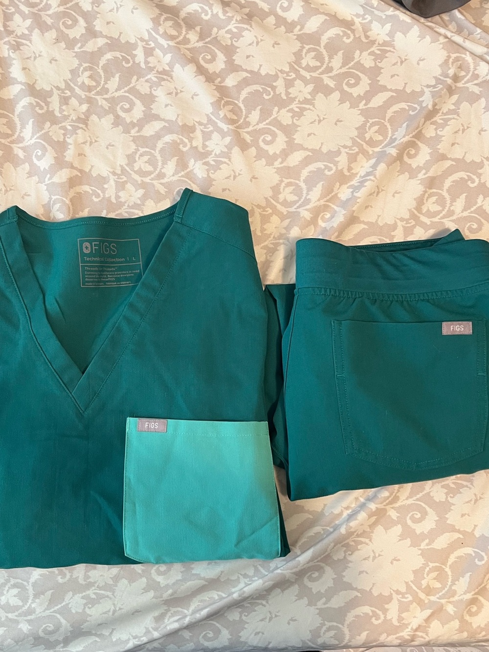 FIGS Hunter Green scrub set